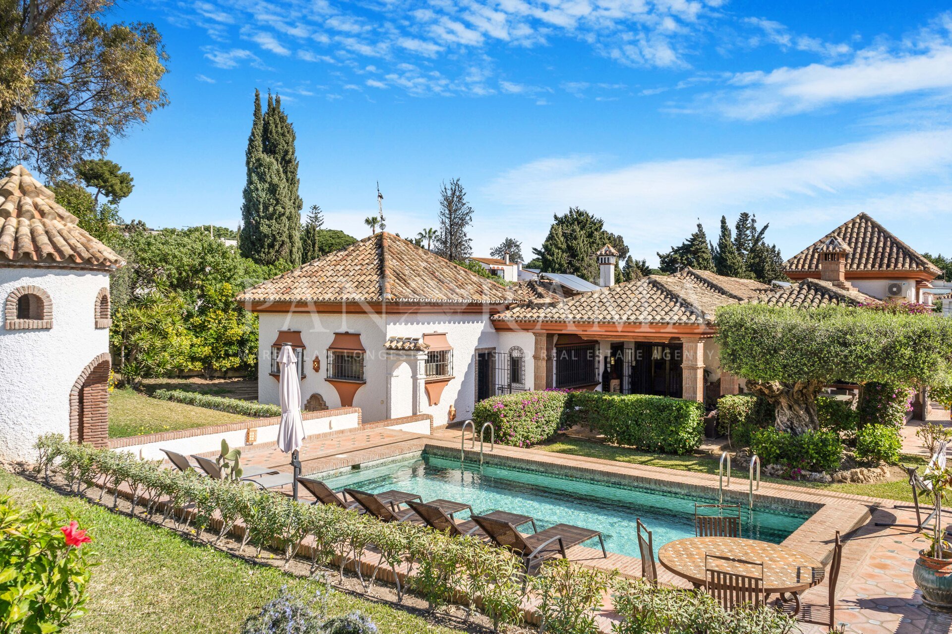 Belle villa de style andalou à côté de la plage à Costabella