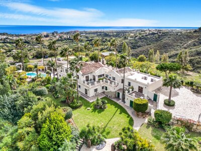 Elegant huis in het hart van el Padron op een unieke en rustige locatie in Estepona