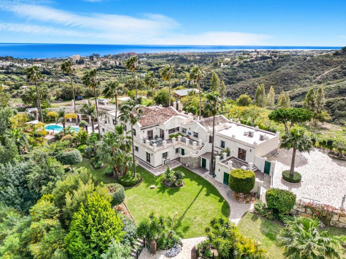 Elegant huis in het hart van el Padron op een unieke en rustige locatie in Estepona