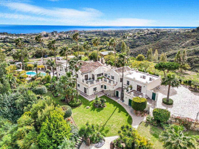 Elegant home in the heart of el Padron in a unique and tranquil location in Estepona