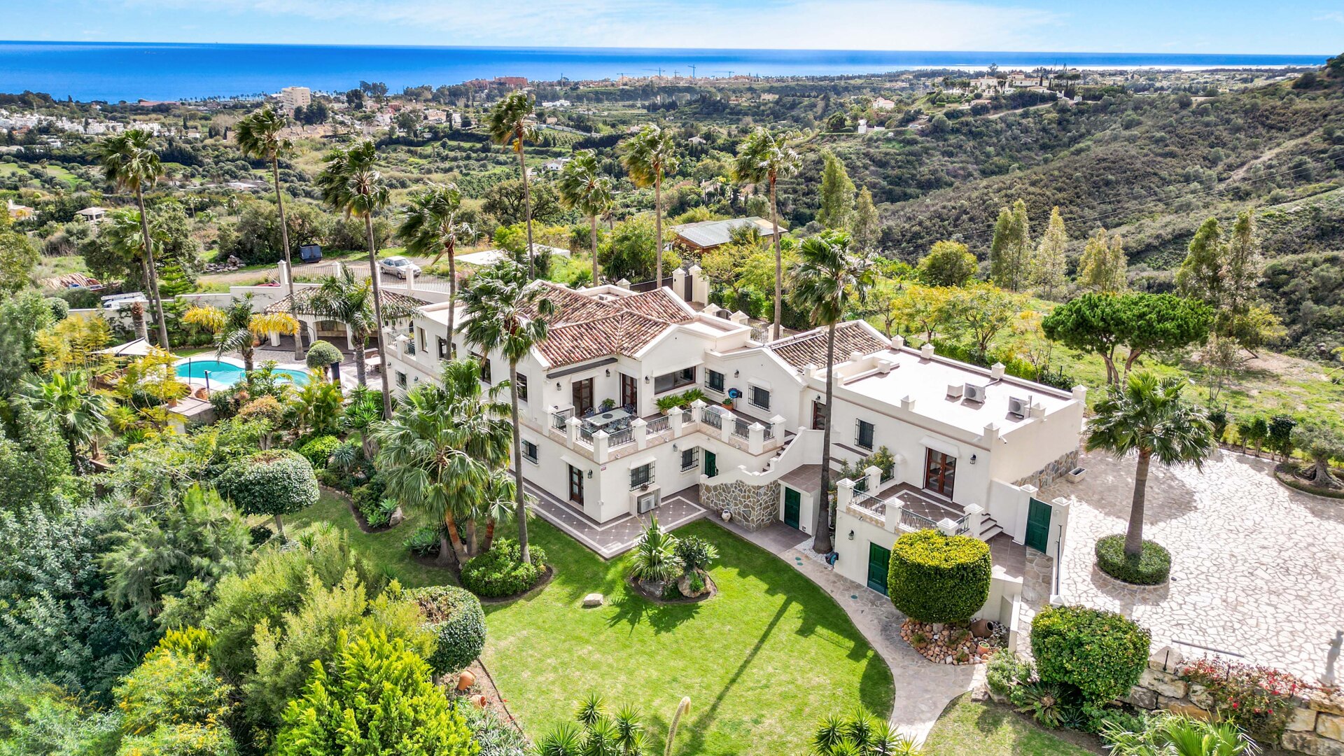 Elegant huis in het hart van el Padron op een unieke en rustige locatie in Estepona