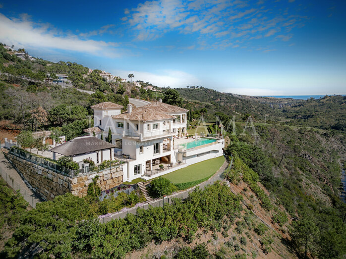 Casa Colinas - Impresionante villa junto al río, situada al borde de un parque natural en Benahavís