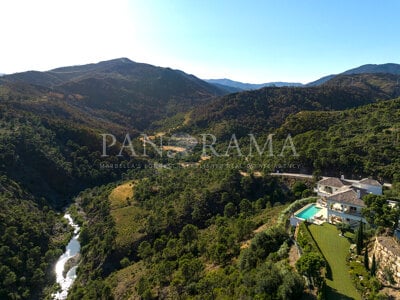 Prachtig Andalusisch meesterwerk aan de rand van een natuurpark in Benahavís