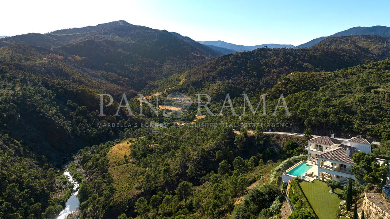 Prachtig Andalusisch meesterwerk aan de rand van een natuurpark in Benahavís