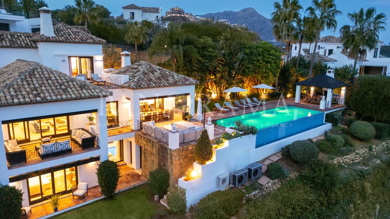 Villa en primera línea de golf en La Quinta en una comunidad cerrada