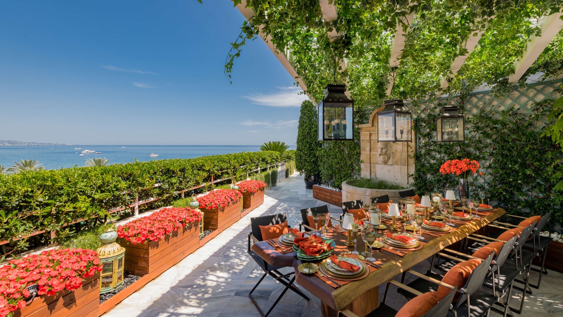 Penthouse moderne en duplex sur le front de mer et à distance de marche de Puente Romano et Puerto Banús