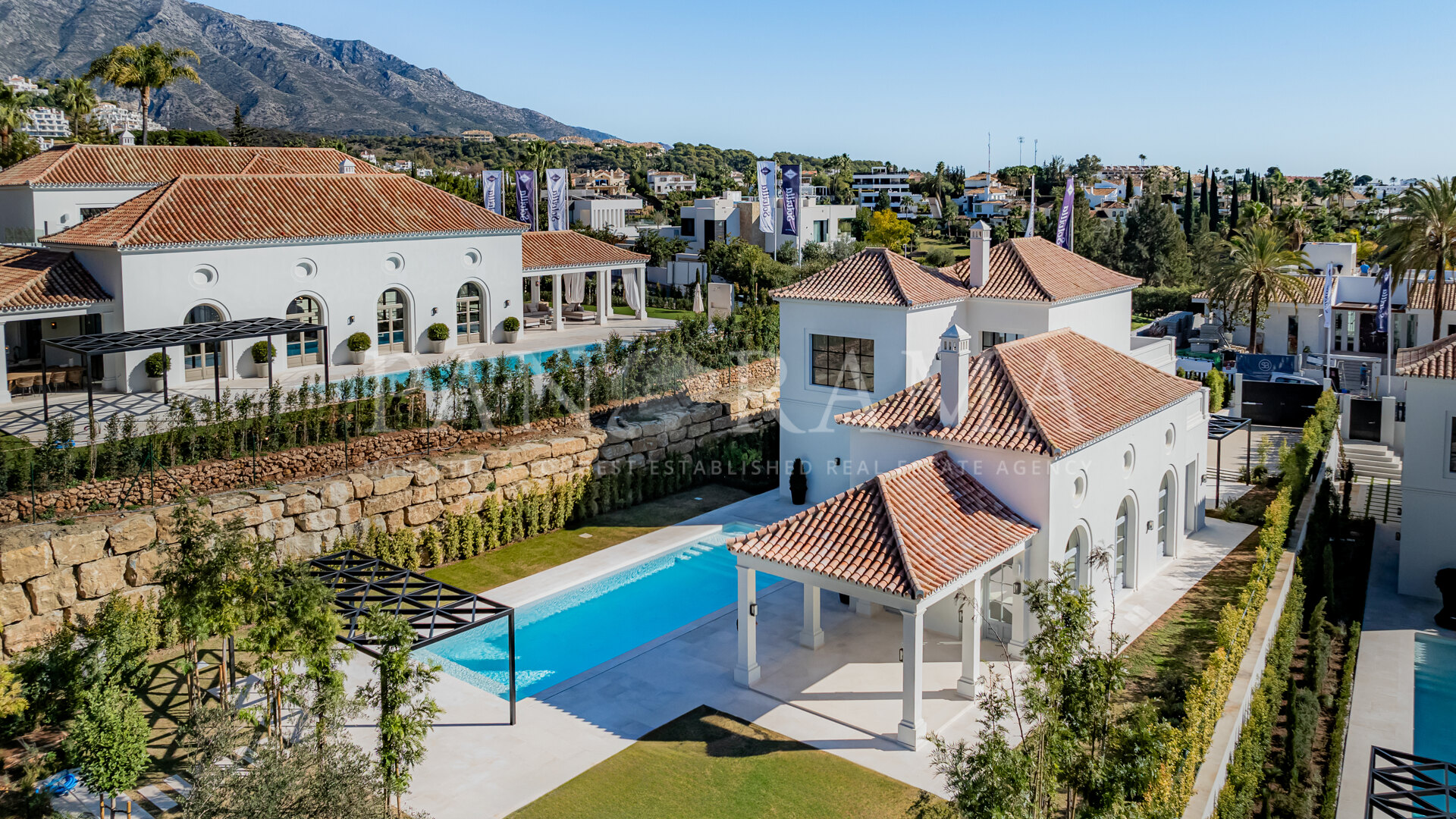 Exquisite Villa mit französisch-provenzalischer Architektur in La Cerquilla