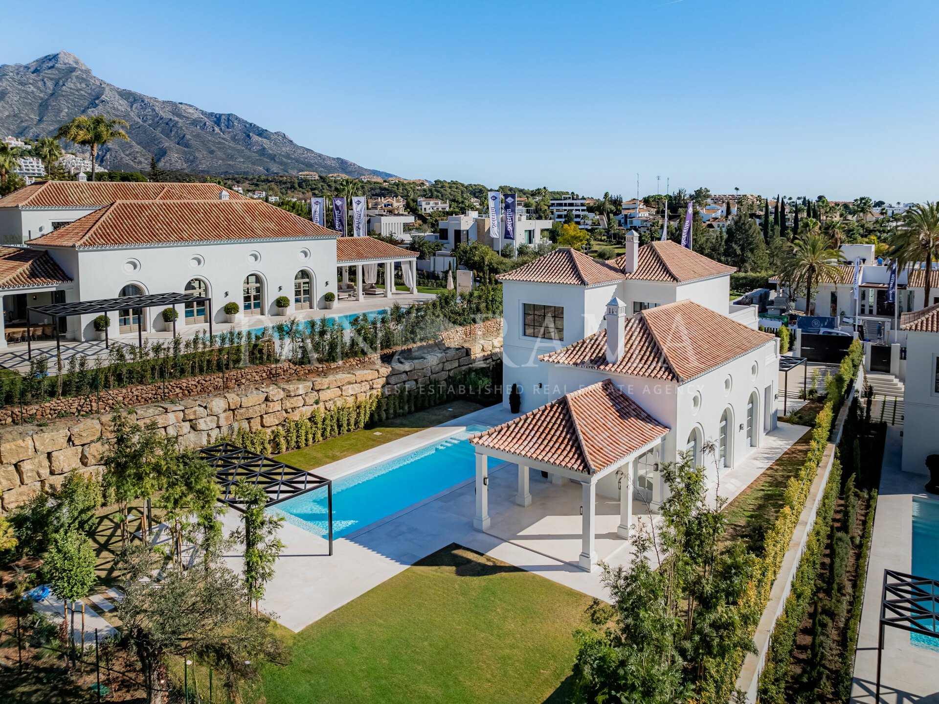 Villa exquise à l'architecture provençale française à La Cerquilla