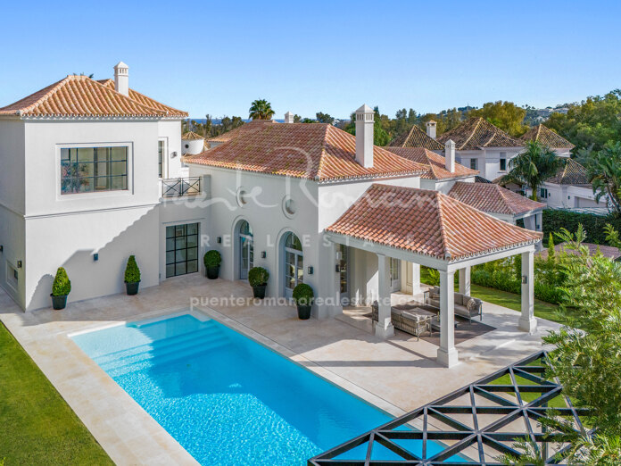 Exquisite villa with French-provençal architecture in La Cerquilla