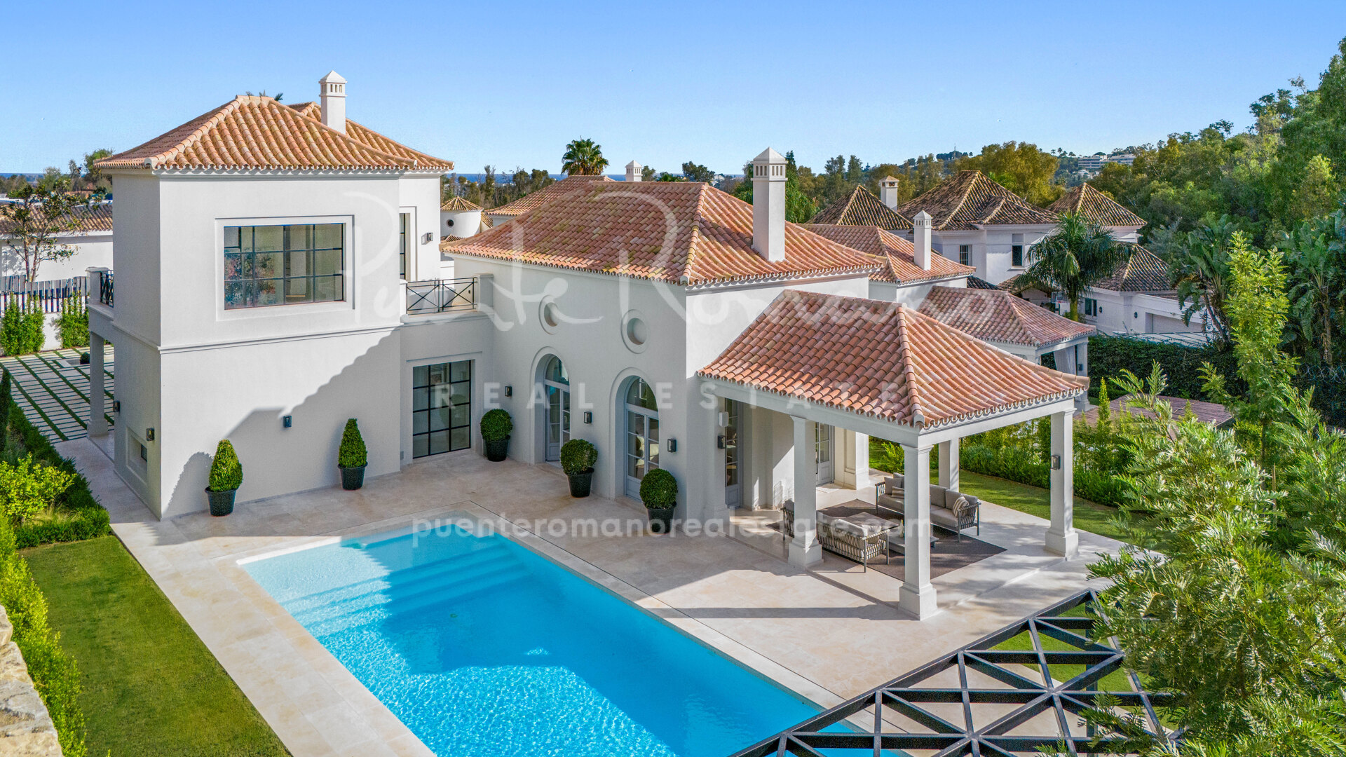 Exquisite villa with French-provençal architecture in La Cerquilla